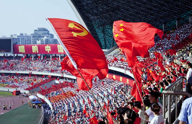 10万人齐聚歌颂党