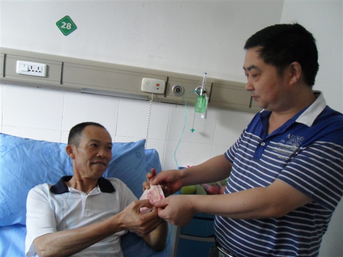 2.漆主任听说黄桂林只有几十元钱了，又给他200元.jpg