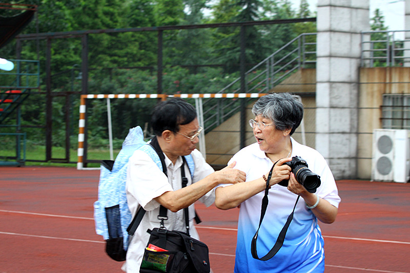 胡姐两口子内部矛盾，小康你不能扩大化！