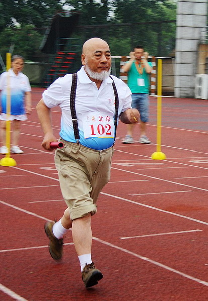 他，62岁了，还参加比赛。乡野清风2012-6-28 144926.jpg