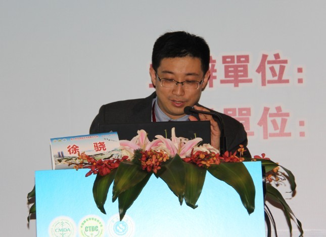 图一：徐骁教授报告现场(摄影 孟雪飞).jpg