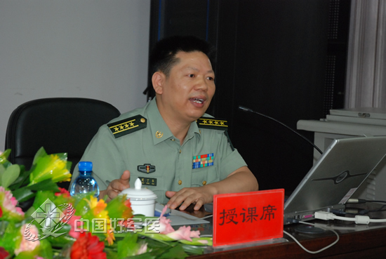 周丁华副院长为医生授课传授经验.jpg