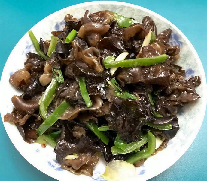 青椒丝炒木耳