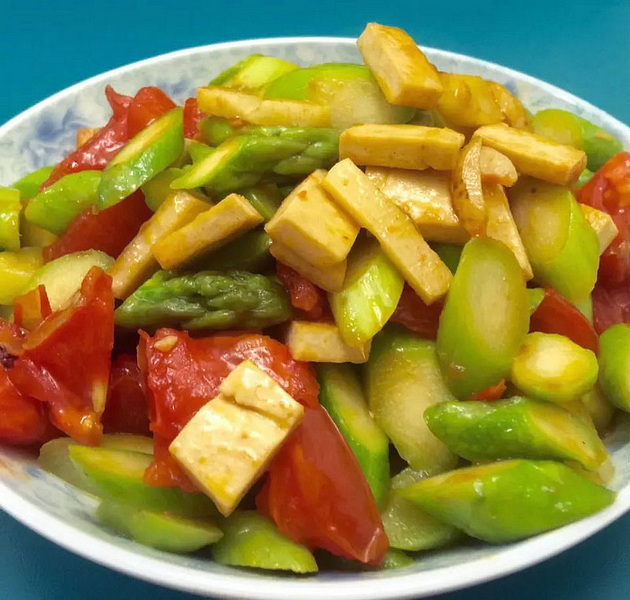 芦笋炒豆干番茄