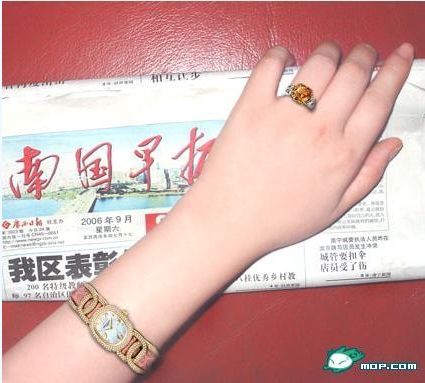 有钱女露富，引爆网友跟帖显摆