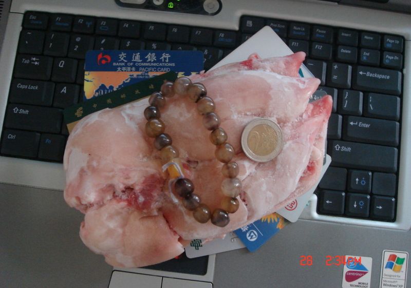 有钱女露富，引爆网友跟帖显摆