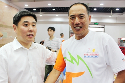 一村四届移运会上的照片