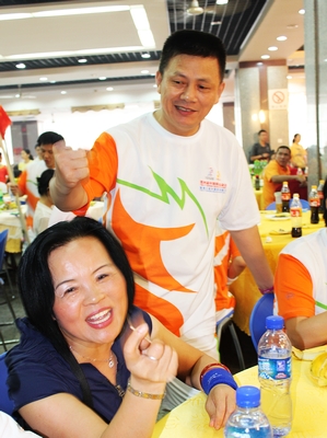 一村四届移运会上的照片